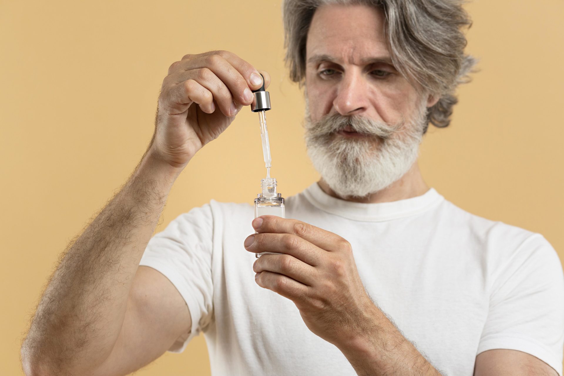 Rogaine vs. Minoxidil: What's the Difference Between Branded and Generic?