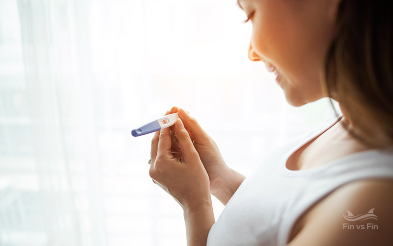 woman holding a pregnancy test